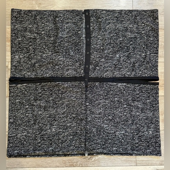 LULULEMON Vinyasa Scarf Wrap Rulu Fabric Snaps Logo Black/ White O/S - Picture 7 of 8